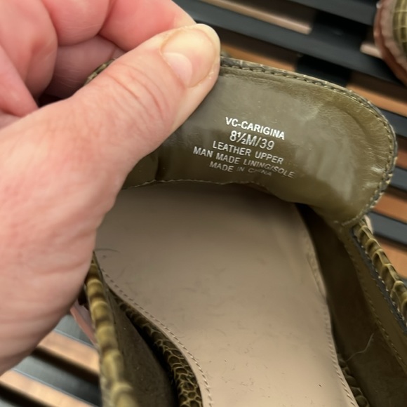 VINCE CAMUTO Carigina Leather Olive Green Loafer Crocodile Size 8.5 39 - Picture 6 of 7